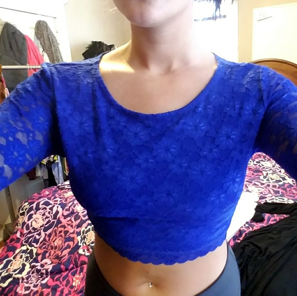 Cobalt lace long sleeve crop top - Picture 4 of 4